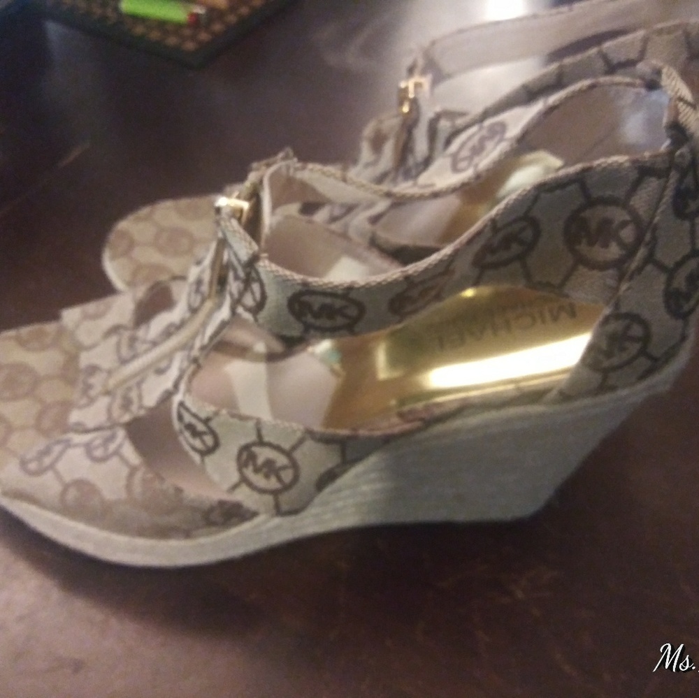 Mk wedge heels
